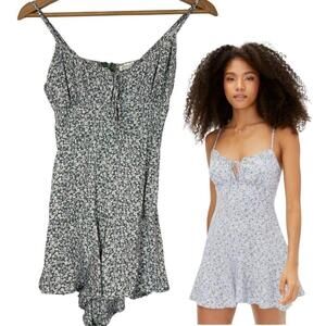 Aeropostale Boho Flippy Ruffle Romper in Green Floral Size: S